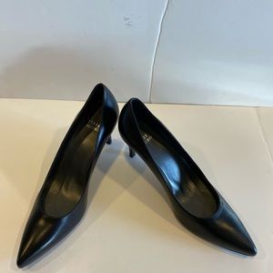 Stuart Weitzman Women’s Leather Pumps- size 7M
